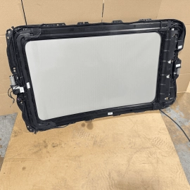 2018-2023 VOLKSWAGEN ATLAS SUNROOF SUN ROOF WINDOW GLASS & MOTORS & SHADE OEM