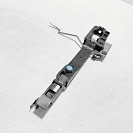 HONDA PILOT FRONT PASSENGER SIDE EXTERIOR DOOR HANDLE BASE BRACKET 2016-2022 OEM