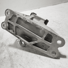 2018-2024 TOYOTA CAMRY 3.5L XLE XSE REAR TRANSMISSION MOUNT BRACKET SUPPORT OEM