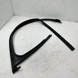 MERCEDES S550 W222 FRONT DRIVER DOOR WINDOW RUN CHANNEL SEAL MOLDING OEM 2014-17