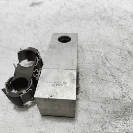 MERCEDES W222 S550 FRONT LEFT DRIVER SIDE SUBFRAME SUPPORT BRACKET OEM 2014-2017
