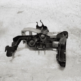 MERCEDES W222 S550 FRONT PASSENGER SIDE SUBFRAME SUPPORT BRACKET OEM 2014-2017