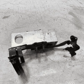 MERCEDES W222 S550 FRONT PASSENGER SIDE SUBFRAME SUPPORT BRACKET OEM 2014-2017