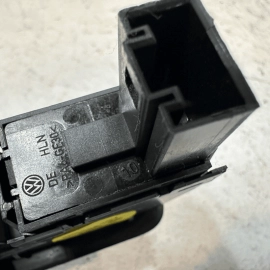12-18 VOLKSWAGEN PASSAT REAR LEFT OR RIGHT DOOR WINDOW SWITCH & HOUSING OEM 1PCS