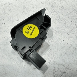 12-18 VOLKSWAGEN PASSAT REAR LEFT OR RIGHT DOOR WINDOW SWITCH & HOUSING OEM 1PCS
