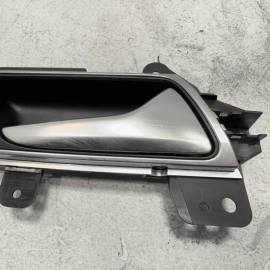 VOLKSWAGEN PASSAT 2018 FRONT RIGHT PASSENGER SIDE DOOR INTERIOR HANDLE OEM