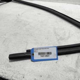 VOLKSWAGEN PASSAT FRONT PASSENGER DOOR WINDOW GLASS RUN CHANNEL SEAL 2012-22 OEM