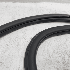 VOLKSWAGEN PASSAT FRONT PASSENGER DOOR BODY WEATHERSTRIP INNER SEAL 2012-22 OEM