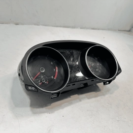 Dash Instrument Cluster Gauge Speedometer 63K Volkswagen Passat 2017-2018 OEM