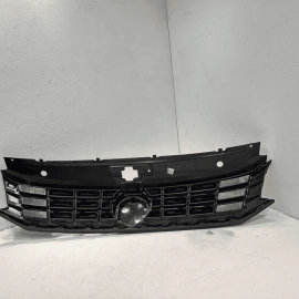 Front Upper Radiator Grille Volkswagen Passat 2016-2018 OEM
