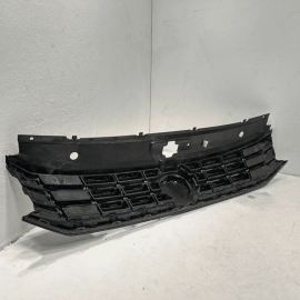 Front Upper Radiator Grille Volkswagen Passat 2016-2018 OEM