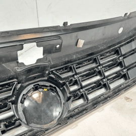 Front Upper Radiator Grille Volkswagen Passat 2016-2018 OEM