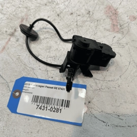 2012-2022 VOLKSWAGEN PASSAT 2.0L LOCK ACTUATOR FUEL FILLER DOOR OEM