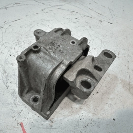 VOLKSWAGEN PASSAT ENGINE 2.0L MOTOR PASSENGER SIDE MOUNT SUPPORT BRACKET 2012-22