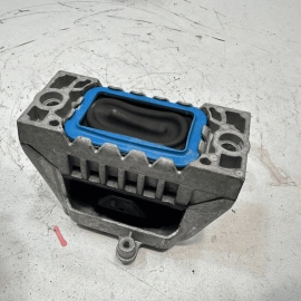 VOLKSWAGEN PASSAT ENGINE 2.0L MOTOR PASSENGER SIDE MOUNT SUPPORT BRACKET 2012-22