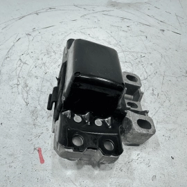 VOLKSWAGEN PASSAT ENGINE 2.0L MOTOR DRIVER SIDE MOUNT SUPPORT BRACKET 2012-2022