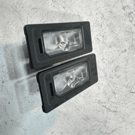 17-18 VOLKSWAGEN PASSAT SE REAR LEFT / RIGHT LICENSE PLATE LIGHT LAMP OEM 2PCS