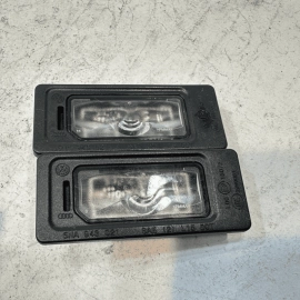 17-18 VOLKSWAGEN PASSAT SE REAR LEFT / RIGHT LICENSE PLATE LIGHT LAMP OEM 2PCS