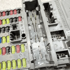 2018-2020 HONDA ACCORD HYBRID ENGINE FUSE RELAY BOX JUNCTION BLOCK UNIT OEM