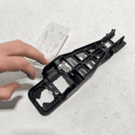 2011-2021 JEEP GRAND CHEROKEE FRONT LEFT SIDE DOOR OUTER HANDLE BRACKET OEM