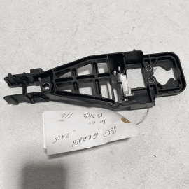2011-2021 JEEP GRAND CHEROKEE FRONT LEFT SIDE DOOR OUTER HANDLE BRACKET OEM