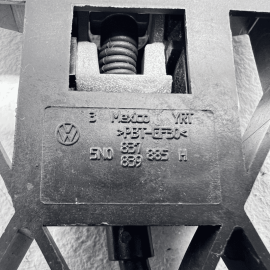 2018-2024 VOLKSWAGEN ATLAS REAR LEFT OR RIGHT SIDE EXTERIOR DOOR HANDLE BASE OEM