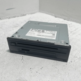 2018-2019 VOLKSWAGEN ATLAS DASH AUDIO RADIO RECEIVER CD PLAYER OEM