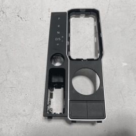 2018-2023 VOLKSWAGEN ATLAS CENTER CONSOLE GEAR SHIFTER BEZEL OEM