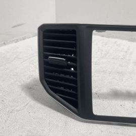 2018-2019 VOLKSWAGEN ATLAS DASH CENTER INNER AIR VENT GRILLE OEM