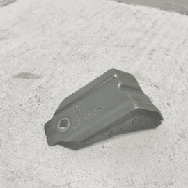 2018-2024 VOLKSWAGEN ATLAS FRONT PASSENGER SIDE FENDER REAR MOUNT BRACKET OEM