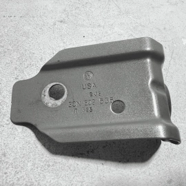 2018-2024 VOLKSWAGEN ATLAS FRONT PASSENGER SIDE FENDER FRONT MOUNT BRACKET OEM