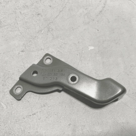 2018-2024 VW ATLAS FRONT RIGHT PASSENGER FENDER UPPER REINFORCEMENT BRACKET OEM