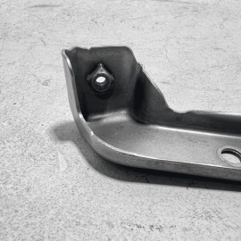2018-2024 VW ATLAS FRONT RIGHT PASSENGER FENDER UPPER REINFORCEMENT BRACKET OEM