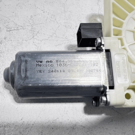 2018-2021 Volkswagen Atlas Front Passenger Side Door Window Regulator Motor OEM