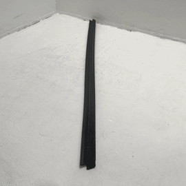 11-21 JEEP GRAND CHEROKEE FRONT RIGHT DOOR WINDOW INNER WEATHERSTRIP SEAL OEM