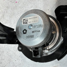 JEEP GRAND CHEROKEE 2016-17-2019 REAR RIGHT QUARTER D PILLAR AUDIO SPEAKER OEM
