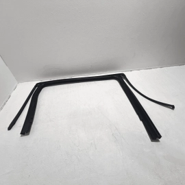 2016-2019 JEEP CHEROKEE REAR LEFT SIDE DOOR WINDOW GLASS RUN CHANNEL OEM