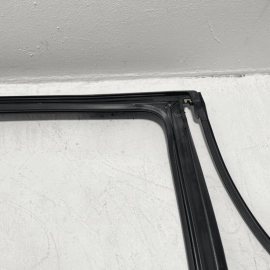 2016-2019 JEEP CHEROKEE REAR LEFT SIDE DOOR WINDOW GLASS RUN CHANNEL OEM