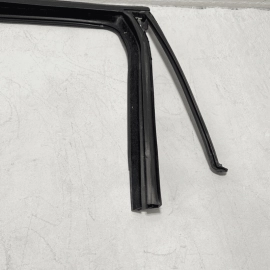 2016-2019 JEEP CHEROKEE REAR LEFT SIDE DOOR WINDOW GLASS RUN CHANNEL OEM