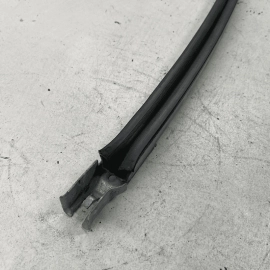2011-19 FORD EXPLORER REAR RIGHT DOOR WINDOW GLASS GUIDE CHANNEL RETAINER O