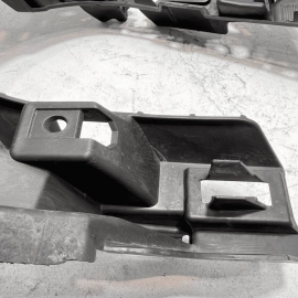 2010-2016 MERCEDES-BENZ E350 FRONT BUMPER LEFT SIDE MOUNT SUPPORT BRACKET OEM