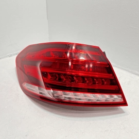 2010-2016 MERCEDES E350 REAR OUTER DRIVER SIDE TAIL LIGHT TAILLIGHT LAMP OEM