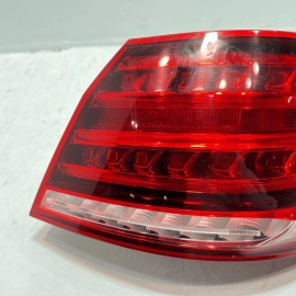 2010-2016 MERCEDES E350 REAR OUTER PASSENGER SIDE TAIL LIGHT TAILLIGHT LAMP OEM