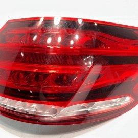 2010-2016 MERCEDES E350 REAR OUTER PASSENGER SIDE TAIL LIGHT TAILLIGHT LAMP OEM