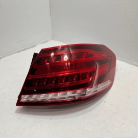 2010-2016 MERCEDES E350 REAR OUTER PASSENGER SIDE TAIL LIGHT TAILLIGHT LAMP OEM
