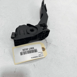 2018 - 2020 GMC TERRAIN 1.5L GAS ACCELERATOR THROTTLE PEDAL & SENSOR OEM