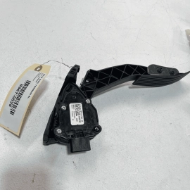 2018 - 2020 GMC TERRAIN 1.5L GAS ACCELERATOR THROTTLE PEDAL & SENSOR OEM
