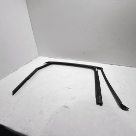19-2025 VOLKSWAGEN JETTA REAR DOOR DRIVER SIDE WINDOW GLASS RUN CHANNEL SEAL OEM