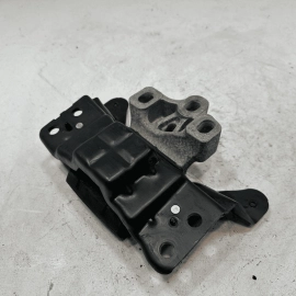 2019-25 VOLKSWAGEN JETTA 1.4L TRANSMISSION DRIVER SIDE MOUNT SUPPORT BRACKET OEM