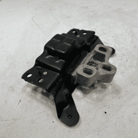 2019-25 VOLKSWAGEN JETTA 1.4L TRANSMISSION DRIVER SIDE MOUNT SUPPORT BRACKET OEM